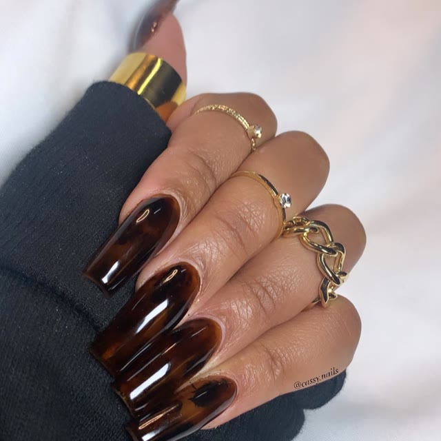 Tortoiseshell gel set by Cassy Nails, Montreal