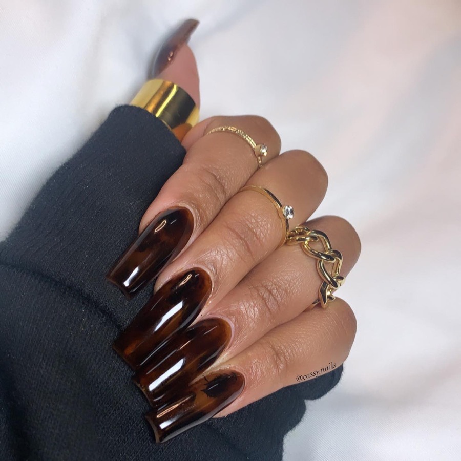 Pose gel effet écaille de tortue par Cassy Nails, Montréal