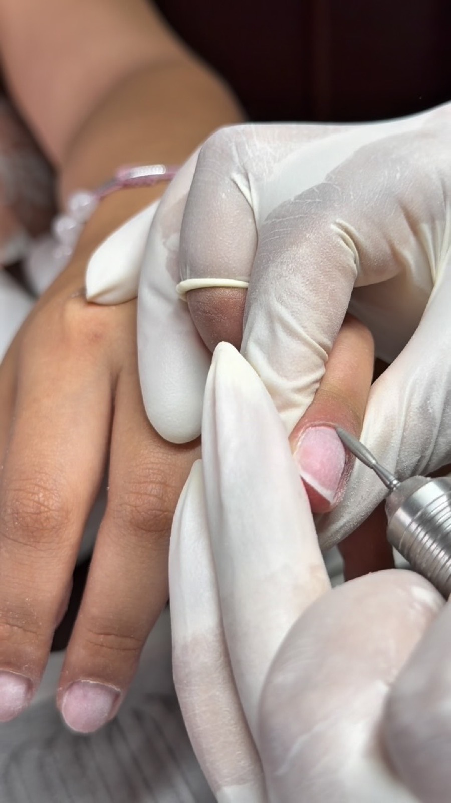 Manucure russe à la lime électrique par Cassy Nails, Montréal